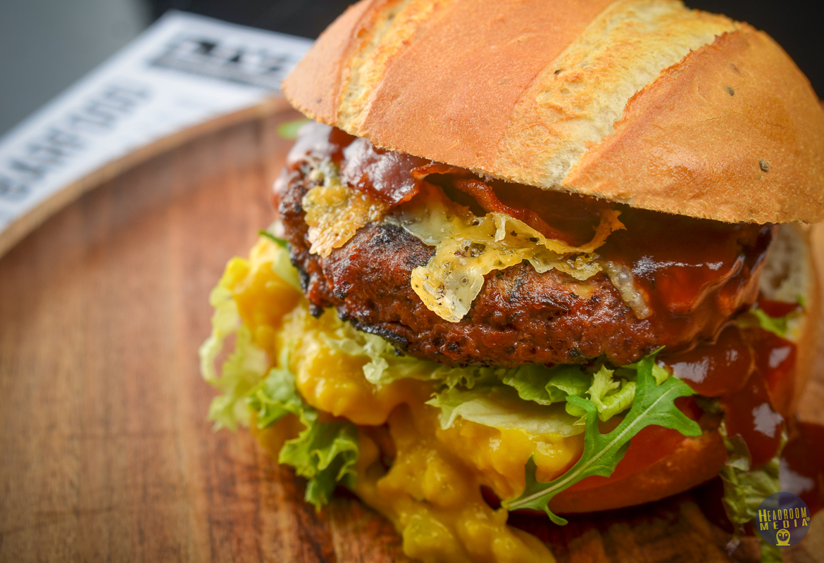 Hamburger met saus Hamburger met saus